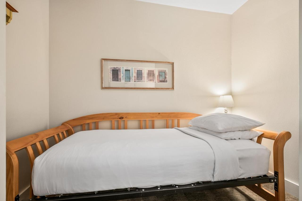 Saratoga Inn Ленлі Екстер'єр фото